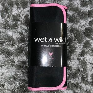 Brand New! Wet n Wild 17 Piece Brush Set